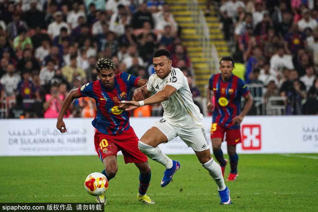 西甲豪门再添一城，巴萨轻取对手