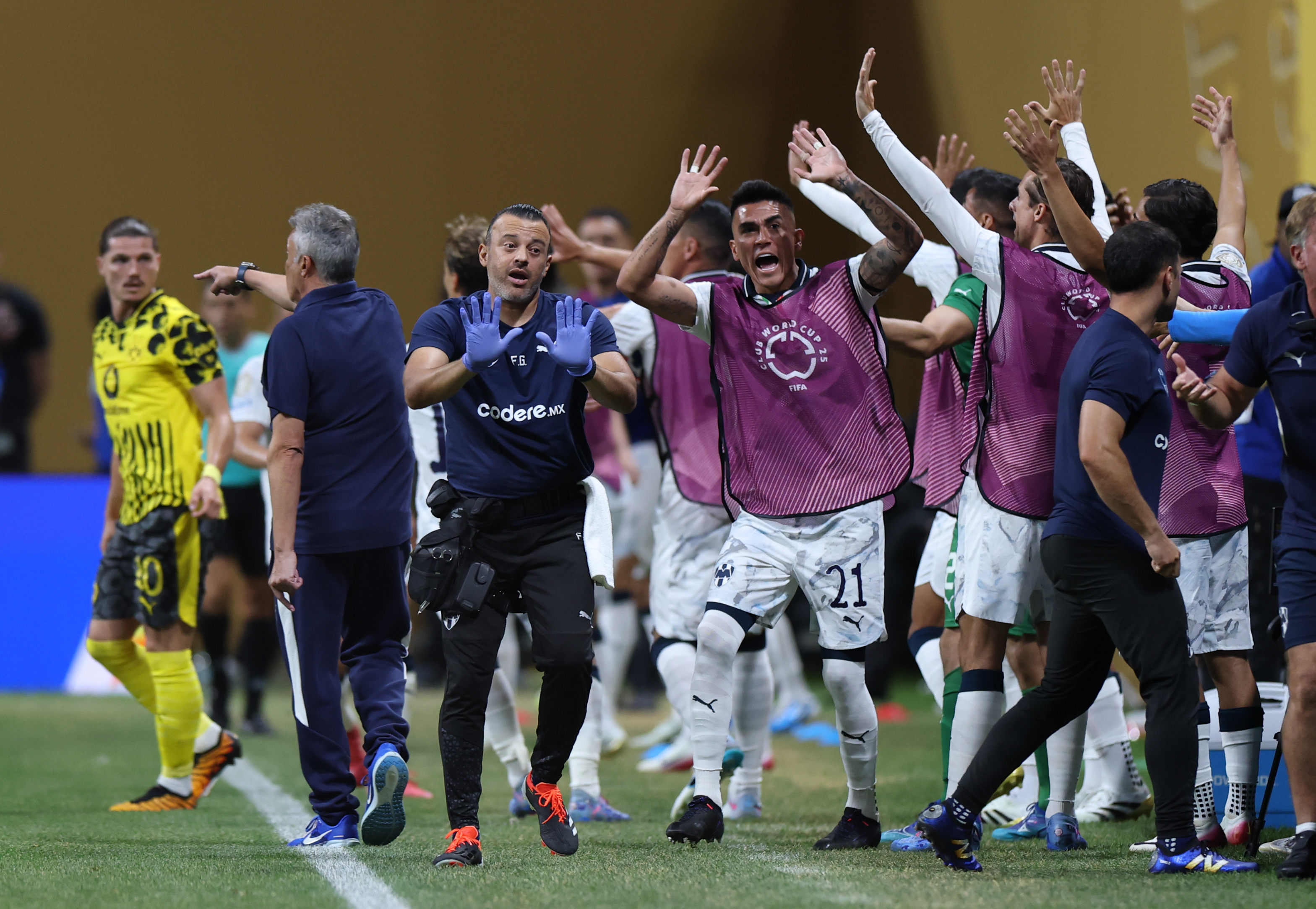 多特蒙德惨遭淘汰，欧冠征程提前结束(多特蒙德什么时候夺得欧冠冠军)