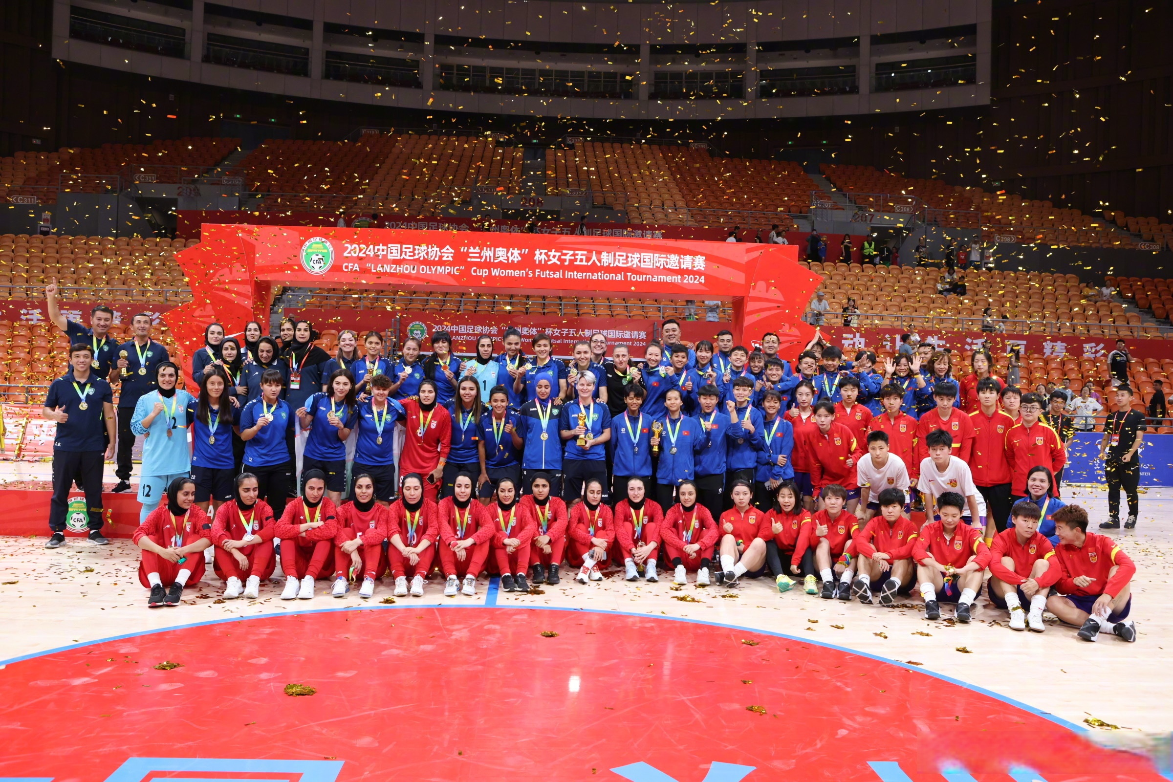 中国足球队迎来国际赛事决赛夺冠