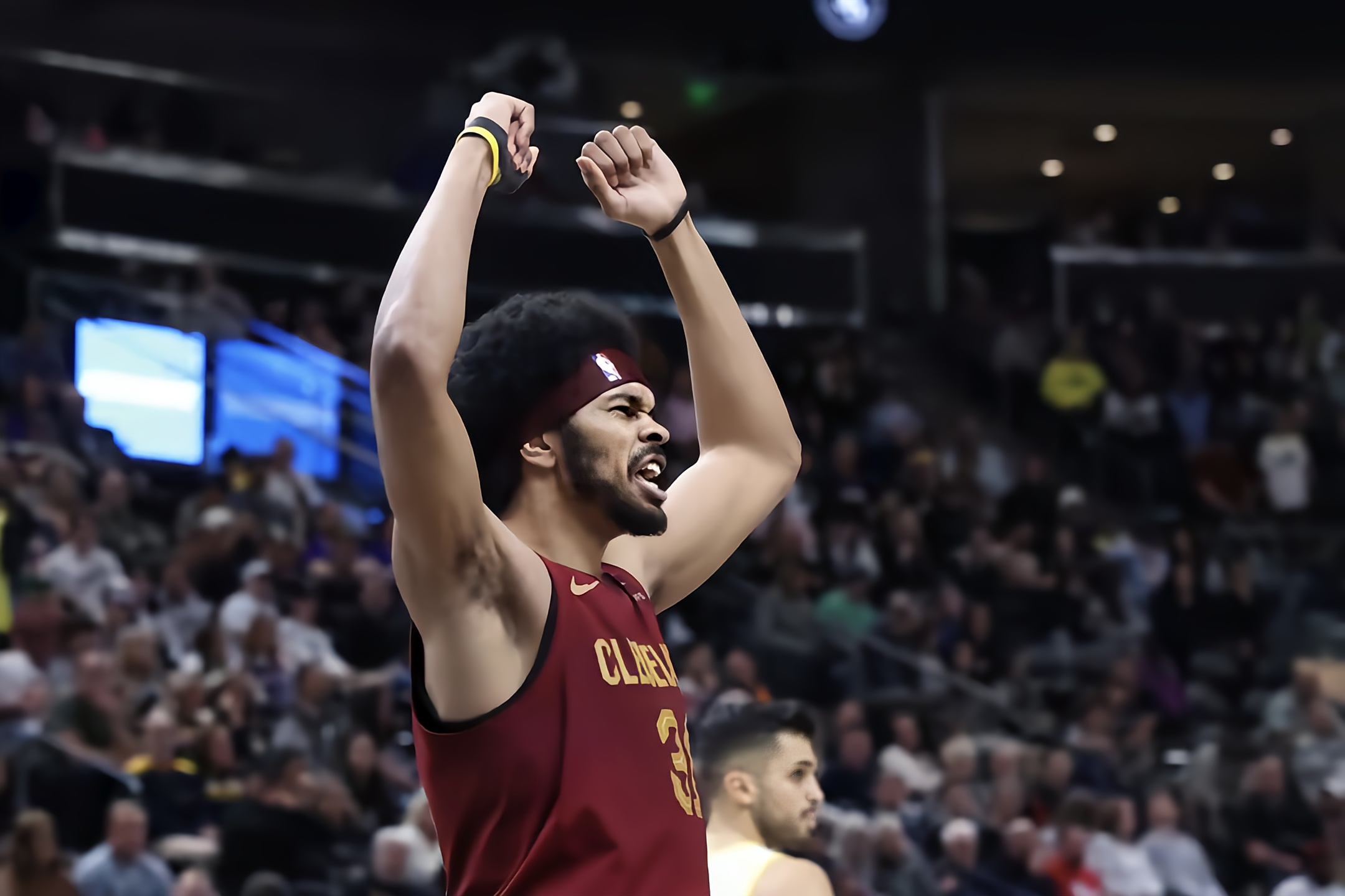 包含步行者队成功击败黄蜂队，继续保持良好状态的词条