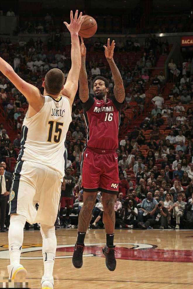 凤凰娱乐APP-火箭击败掘金，理查德森连续三场+得分助球队胜利的简单介绍